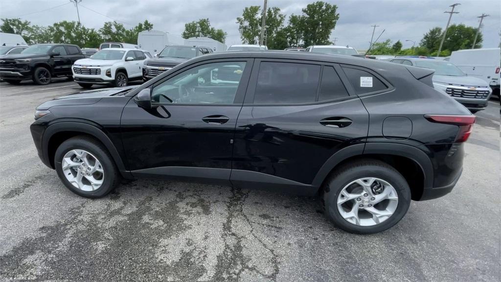 new 2025 Chevrolet Trax car, priced at $23,180