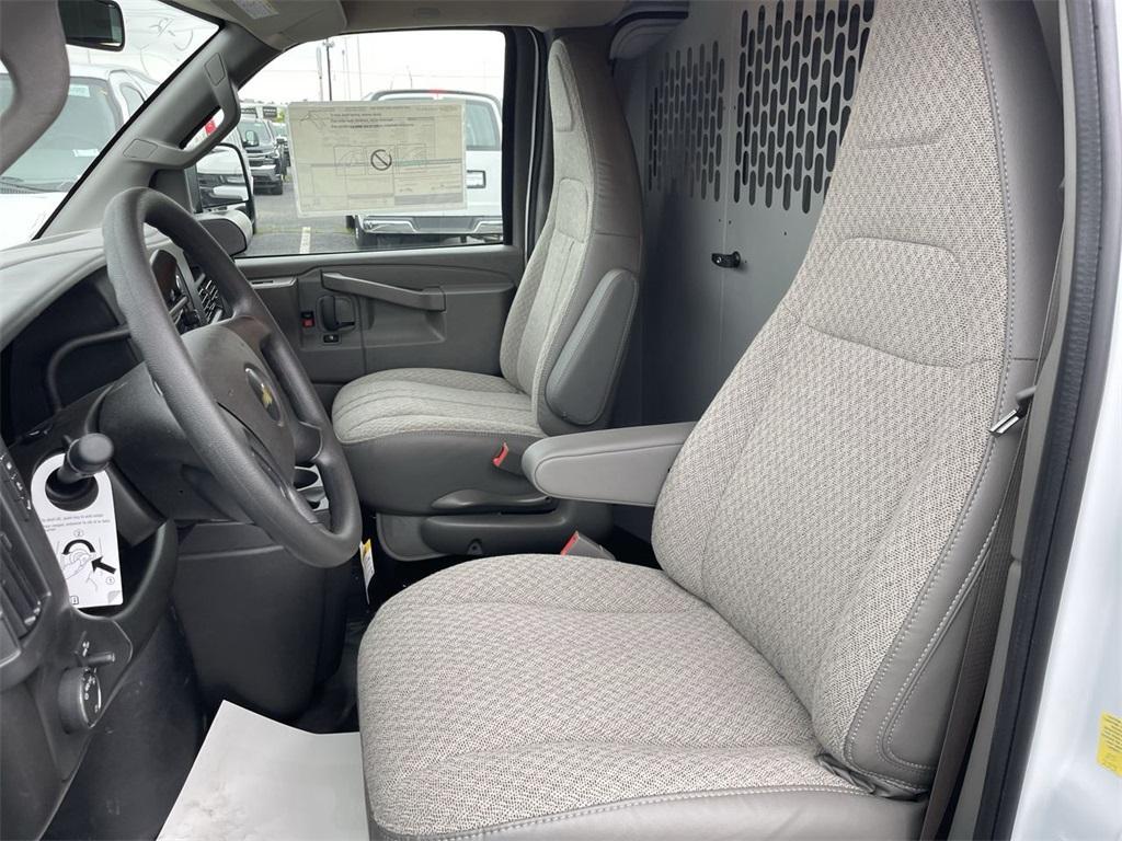 new 2025 Chevrolet Express 2500 car