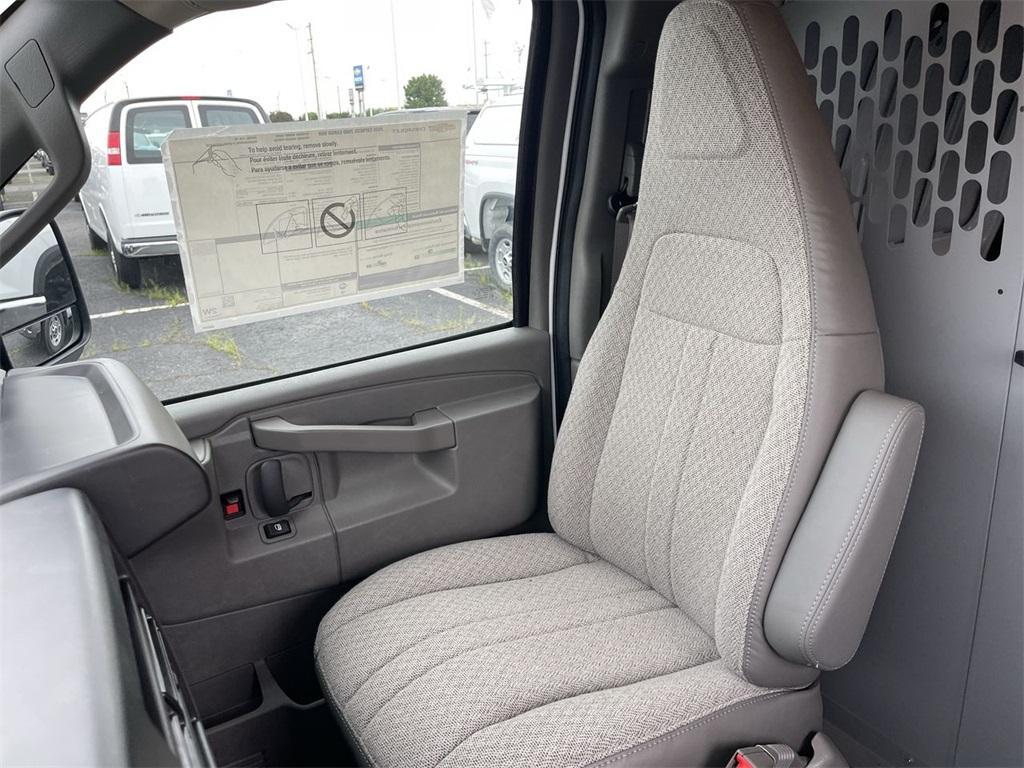 new 2025 Chevrolet Express 2500 car