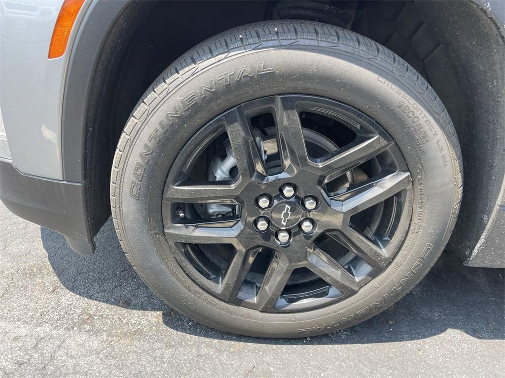 used 2023 Chevrolet Traverse car, priced at $33,490