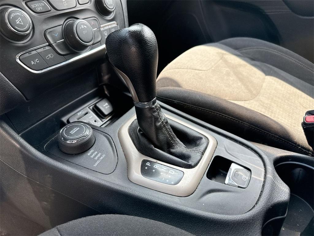 used 2015 Jeep Cherokee car, priced at $9,990