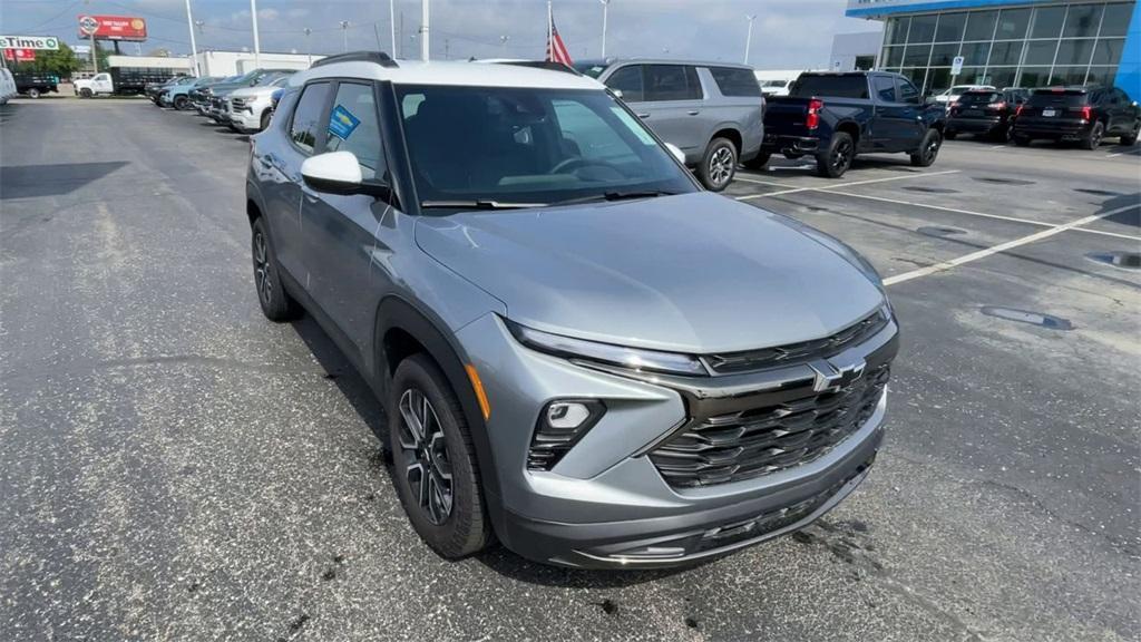 new 2025 Chevrolet TrailBlazer car, priced at $32,305