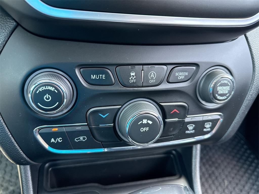 used 2020 Jeep Cherokee car, priced at $18,490