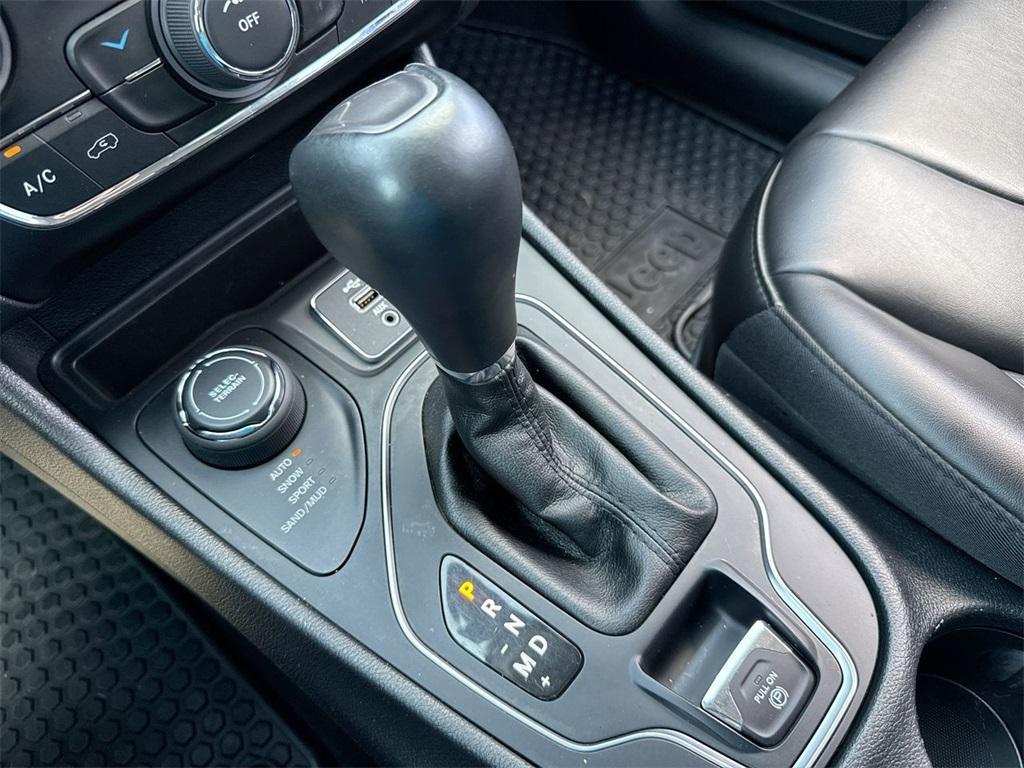 used 2020 Jeep Cherokee car, priced at $18,490