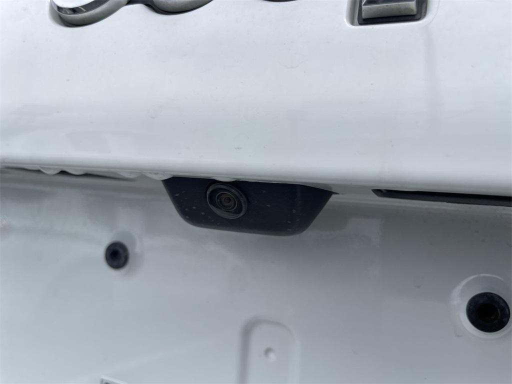 used 2020 Jeep Cherokee car, priced at $18,490