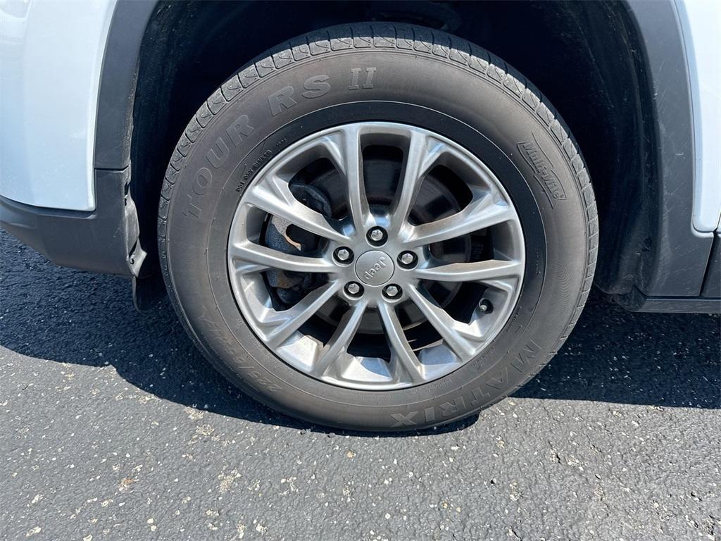 used 2020 Jeep Cherokee car, priced at $18,490