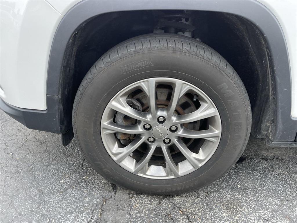 used 2020 Jeep Cherokee car, priced at $18,490