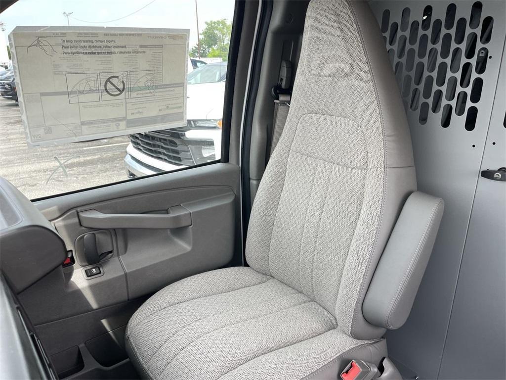 new 2025 Chevrolet Express 2500 car