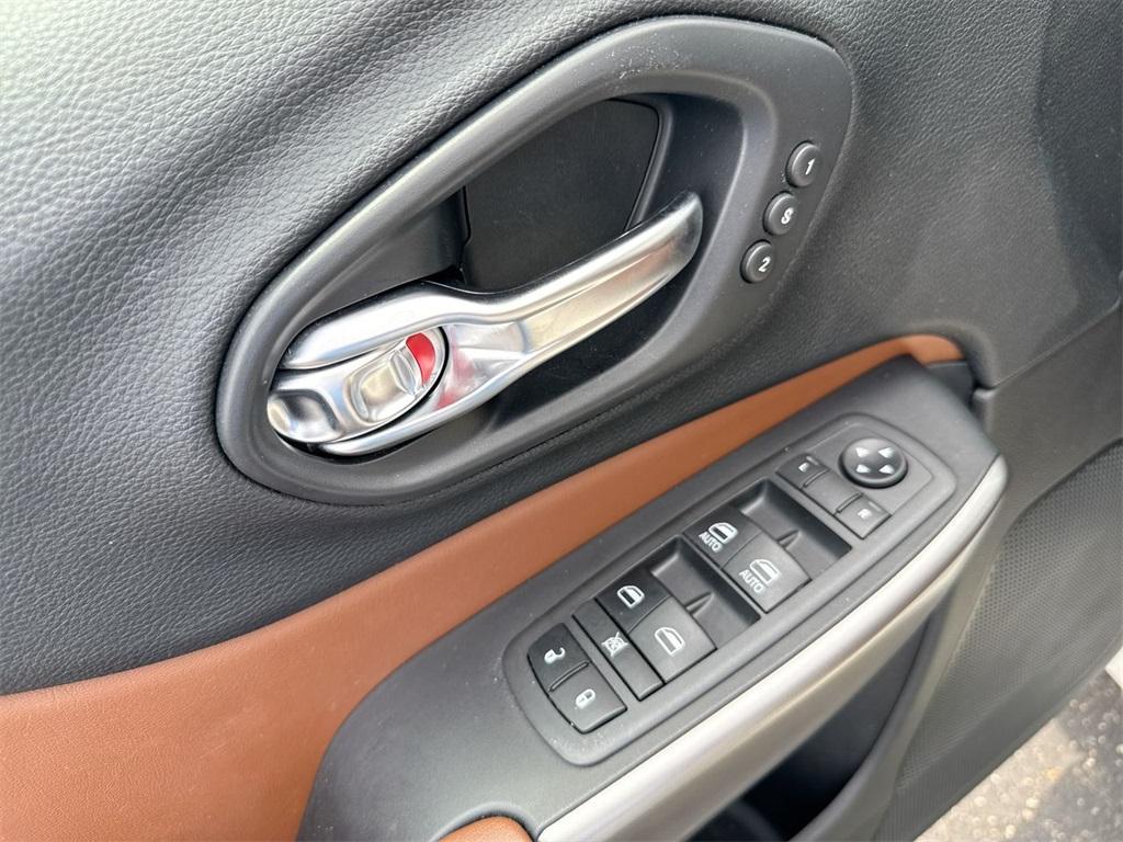 used 2019 Jeep Cherokee car, priced at $17,981