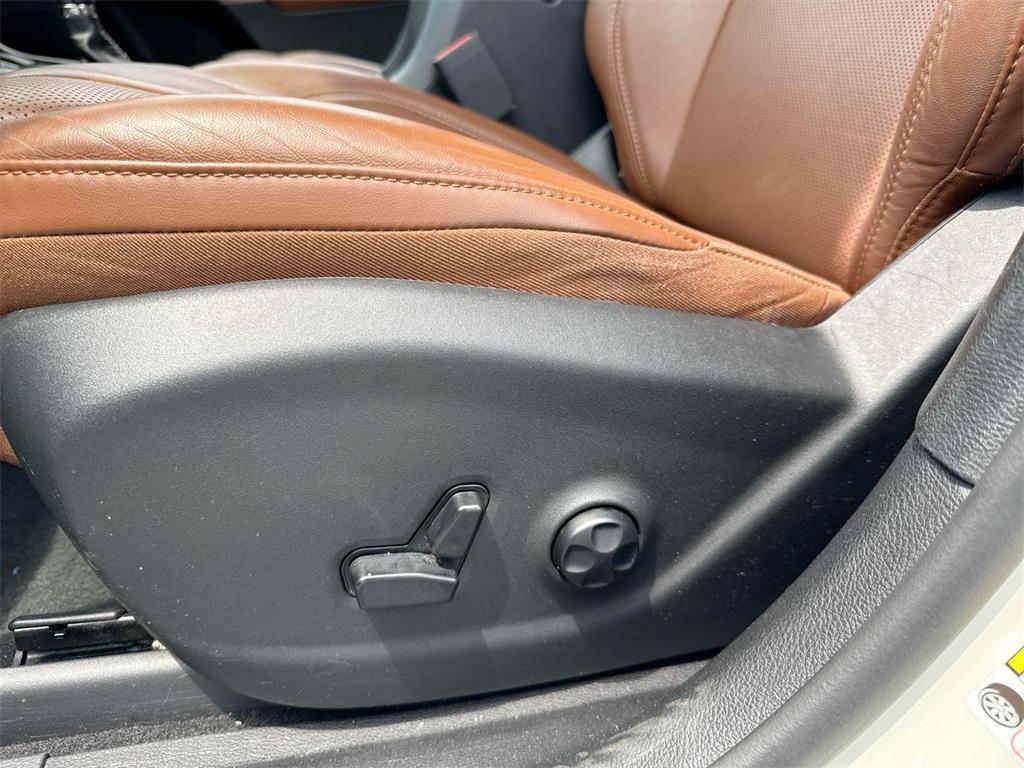 used 2019 Jeep Cherokee car, priced at $17,981