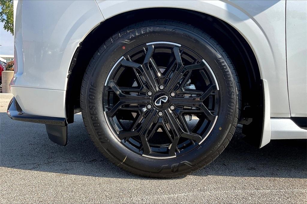 new 2026 INFINITI QX80 car, priced at $93,917