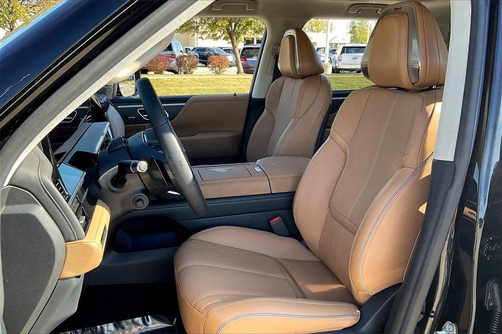 new 2025 INFINITI QX80 car, priced at $102,940