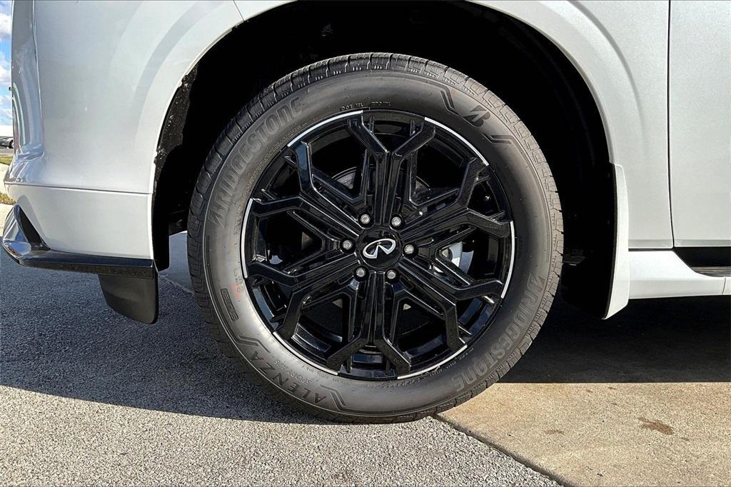 new 2026 INFINITI QX80 car, priced at $101,877