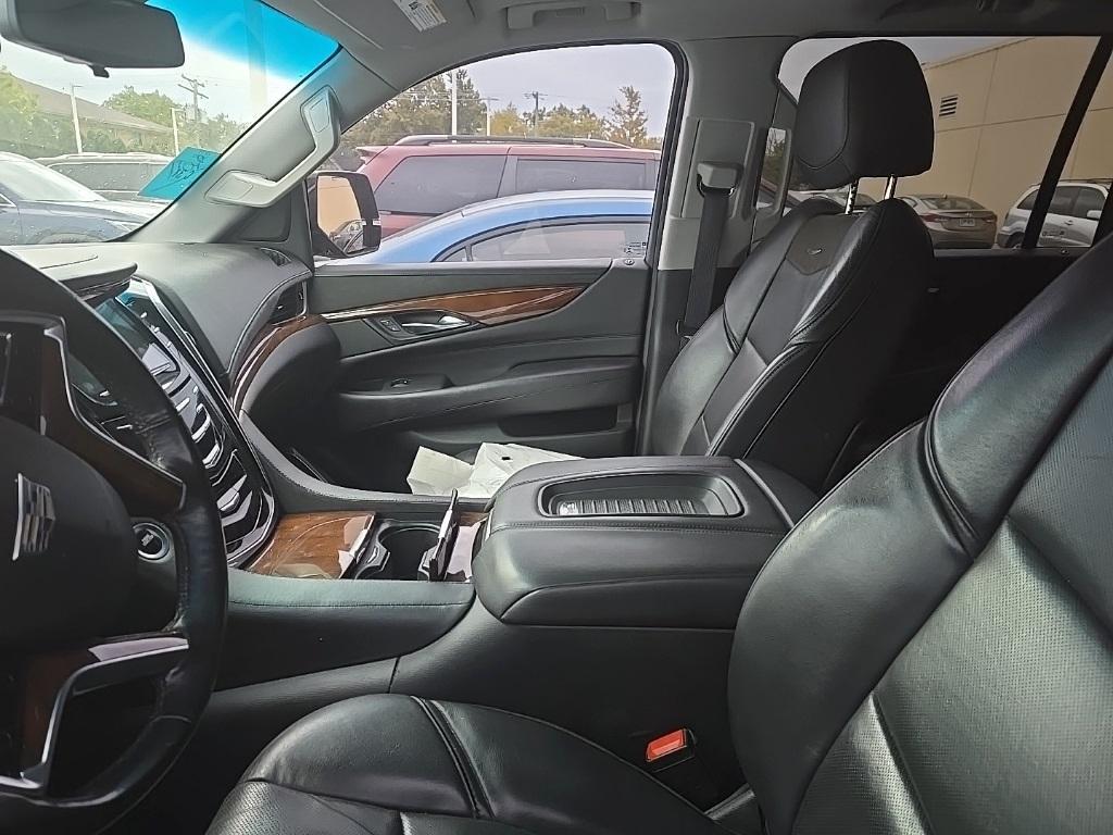 used 2019 Cadillac Escalade ESV car, priced at $25,885