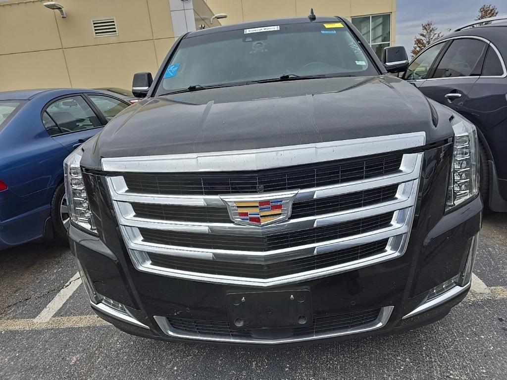 used 2019 Cadillac Escalade ESV car, priced at $25,885
