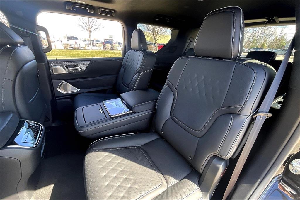 new 2025 INFINITI QX80 car, priced at $104,501