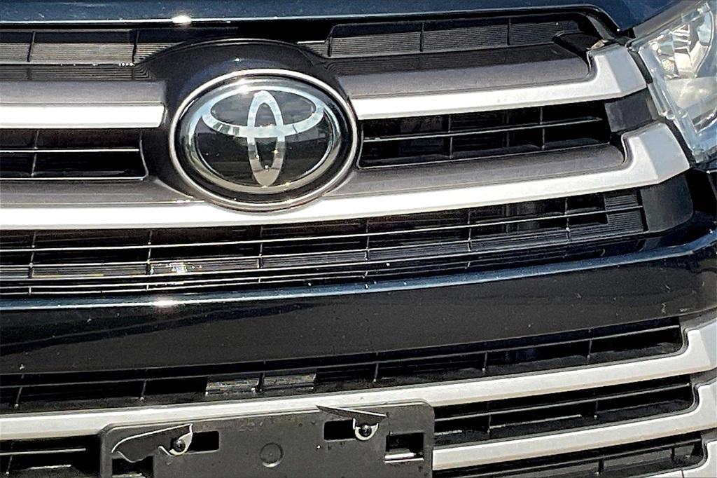 used 2019 Toyota Highlander car, priced at $21,988