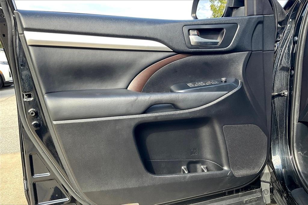 used 2019 Toyota Highlander car, priced at $21,988
