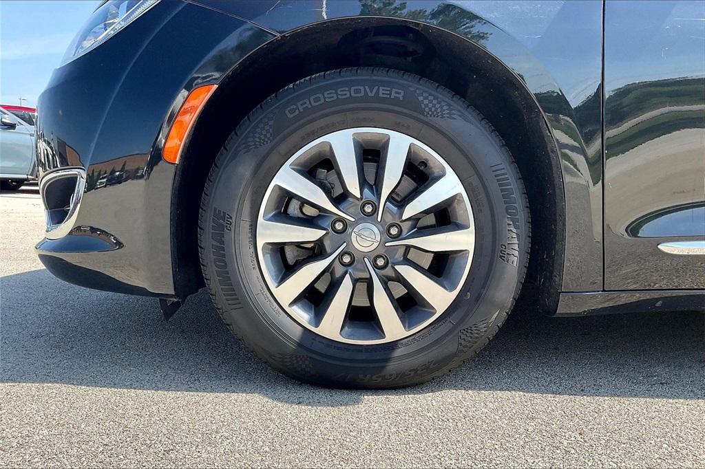used 2020 Chrysler Pacifica car, priced at $24,521