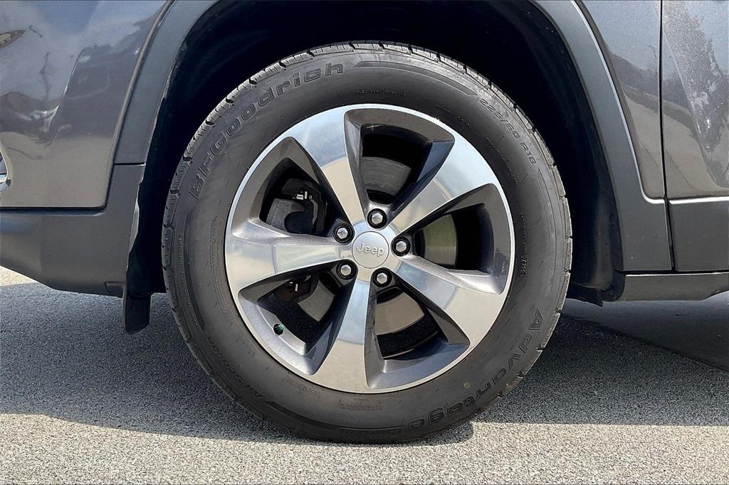 used 2019 Jeep Cherokee car, priced at $16,885