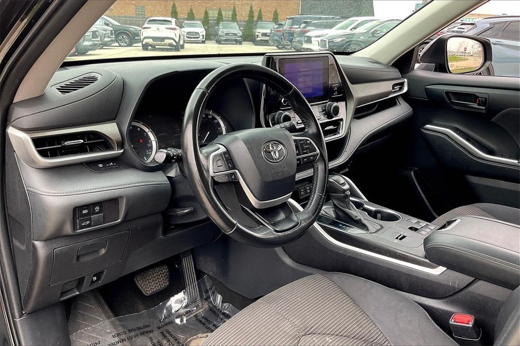 used 2023 Toyota Highlander car, priced at $28,989