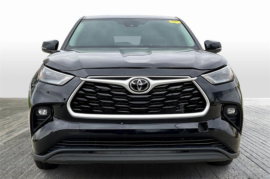 used 2023 Toyota Highlander car, priced at $28,989