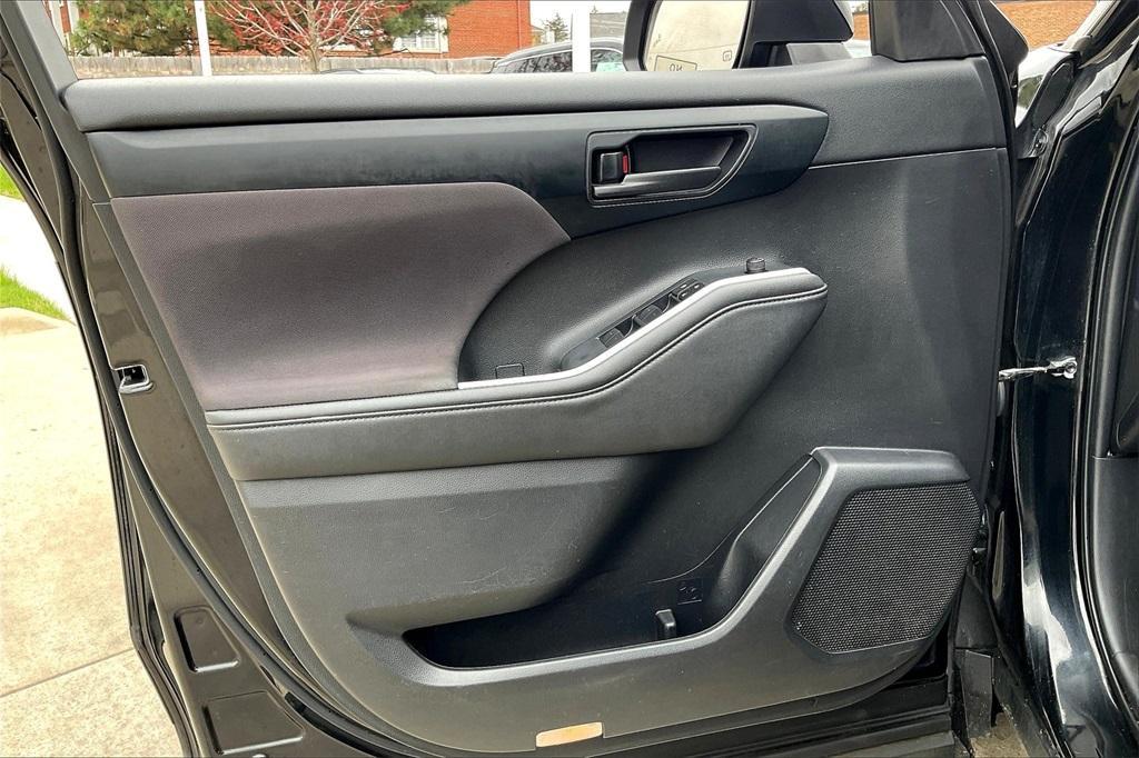 used 2023 Toyota Highlander car, priced at $28,989