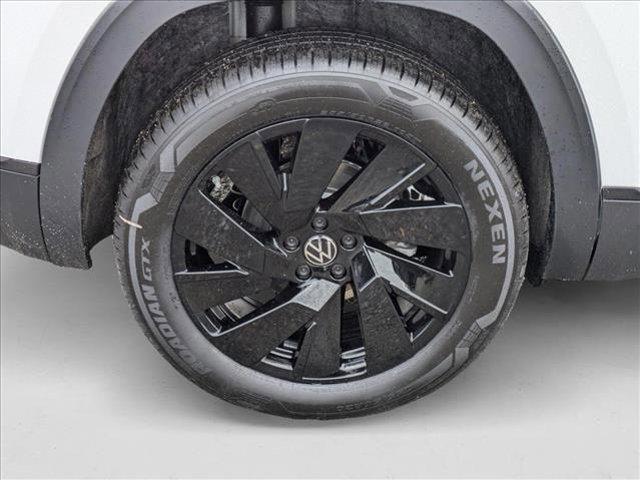 new 2025 Volkswagen Atlas Cross Sport car, priced at $43,035