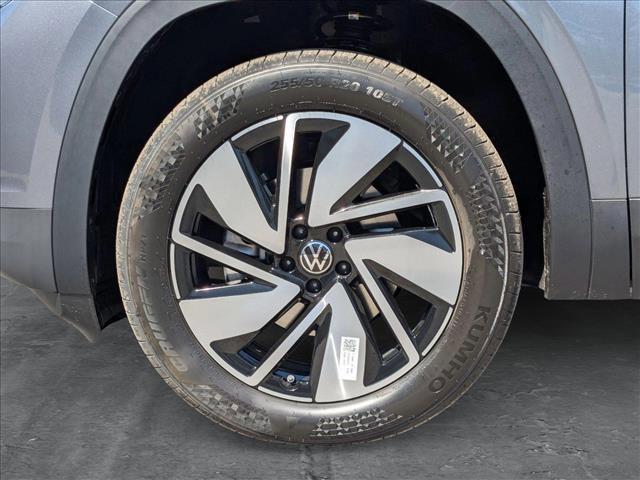 new 2025 Volkswagen Atlas car, priced at $48,034