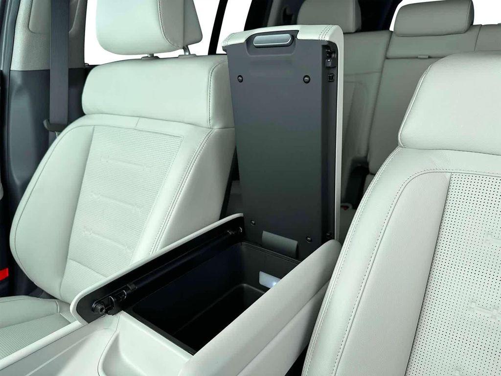 used 2025 Hyundai Santa Fe car, priced at $37,500