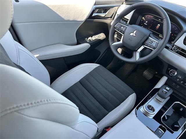 new 2025 Mitsubishi Outlander car, priced at $38,080