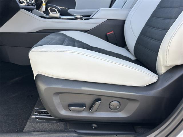 new 2025 Mitsubishi Outlander car, priced at $38,080