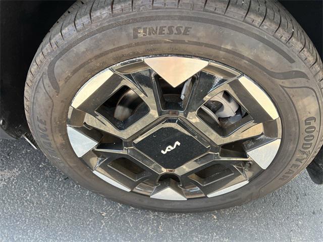 used 2025 Kia Carnival car, priced at $35,986