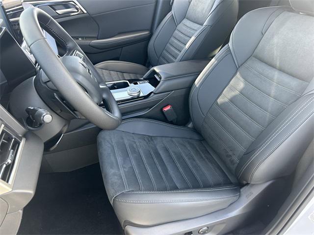 new 2025 Mitsubishi Outlander car, priced at $38,080