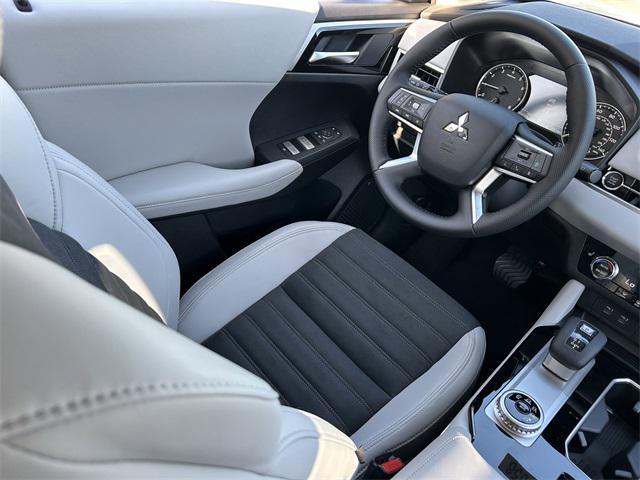 new 2025 Mitsubishi Outlander car, priced at $34,285