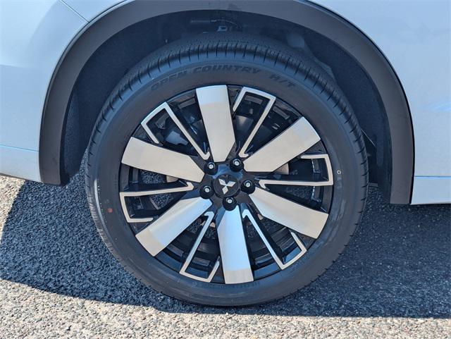 new 2025 Mitsubishi Outlander car, priced at $45,195