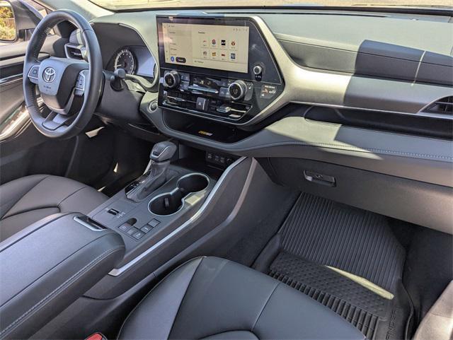 used 2024 Toyota Highlander car, priced at $42,987