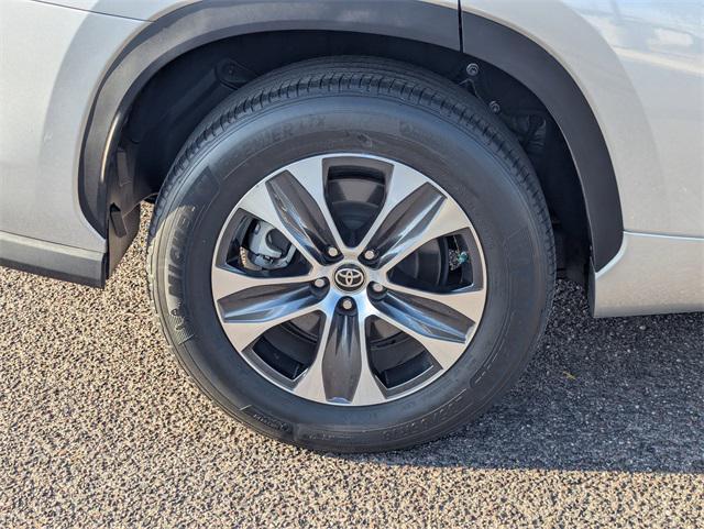 used 2023 Toyota Highlander car, priced at $32,736