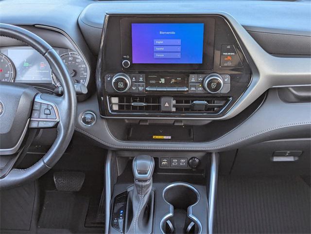 used 2023 Toyota Highlander car, priced at $32,736