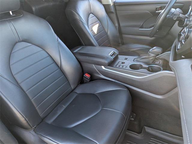 used 2023 Toyota Highlander car, priced at $32,736
