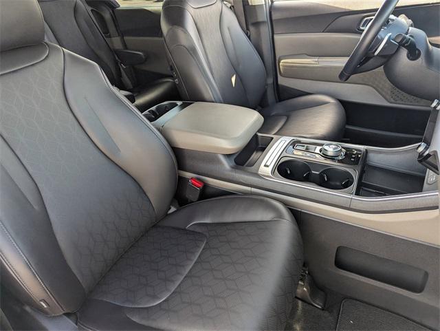 used 2025 Kia Carnival Hybrid car, priced at $39,987