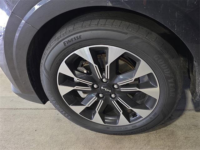 used 2024 Kia Carnival car, priced at $33,987