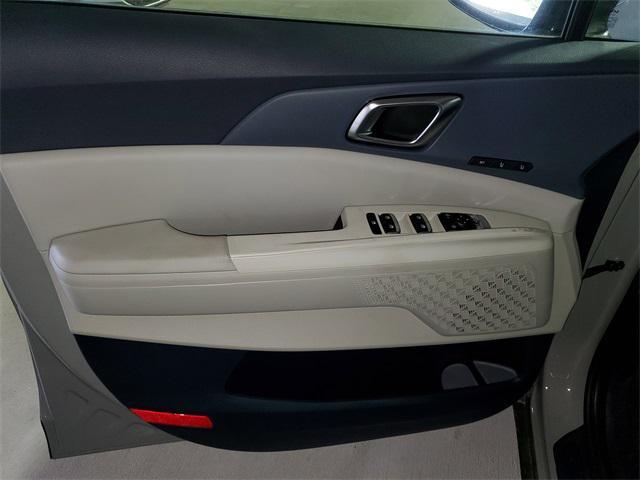 new 2025 Kia Carnival Hybrid car, priced at $44,845