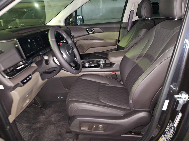 new 2025 Kia Carnival Hybrid car, priced at $49,100