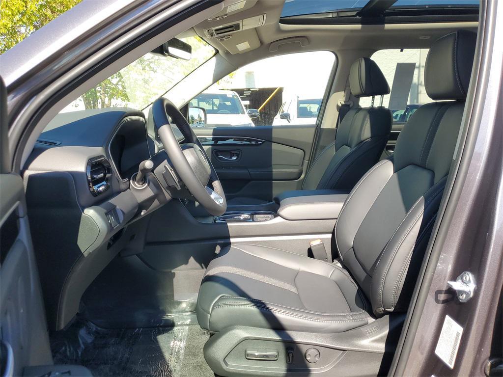 new 2025 Honda Pilot car, priced at $50,095