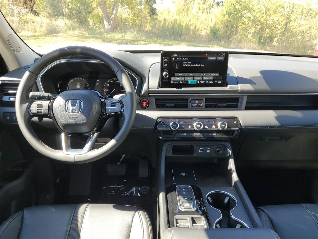 new 2025 Honda Pilot car, priced at $50,095