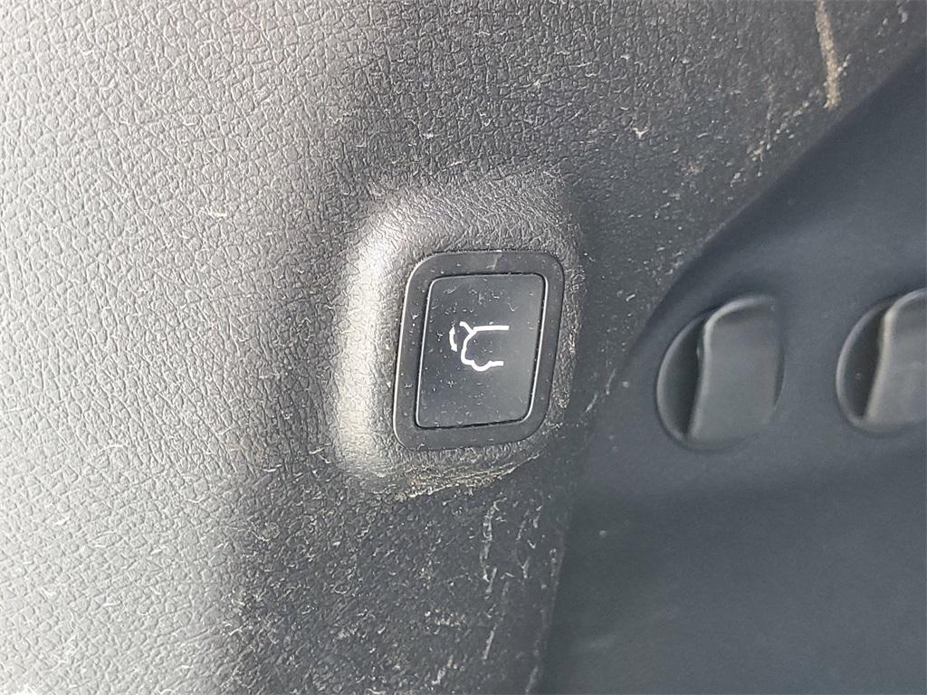 used 2021 Jeep Cherokee car, priced at $21,200