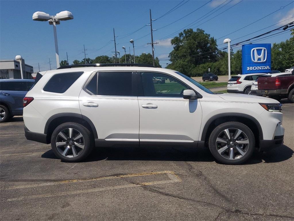 new 2025 Honda Pilot car, priced at $50,150