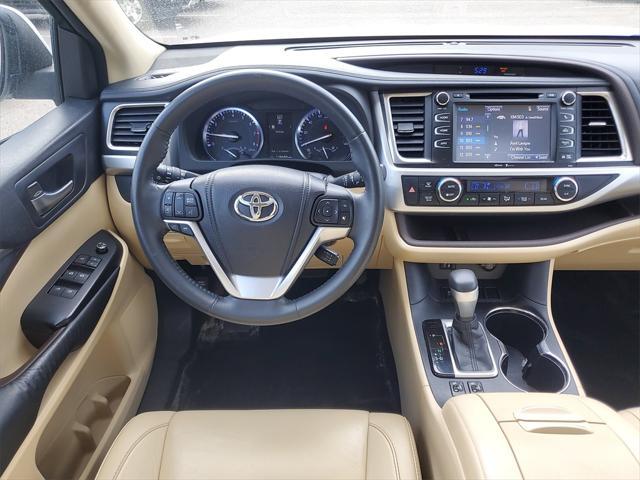 used 2014 Toyota Highlander car, priced at $15,950