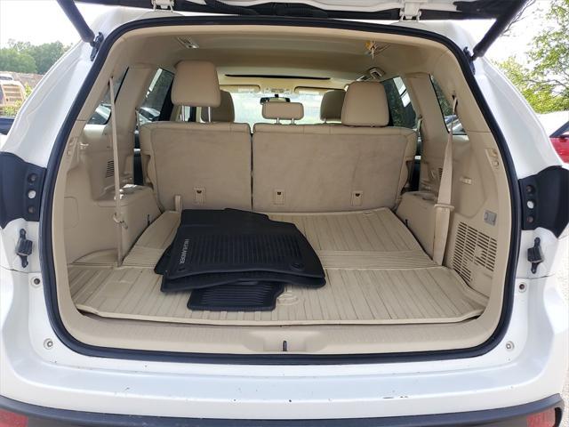 used 2014 Toyota Highlander car, priced at $15,950
